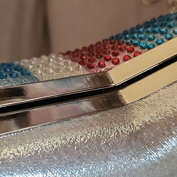 Sparkled star shape red, silver, and blue crossbody bag with chain strap - Picture 13 of 13